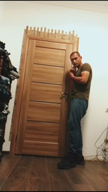 Merry Bell: El estricto maestro ordenó al esclavo que lamera zapatillas sucias