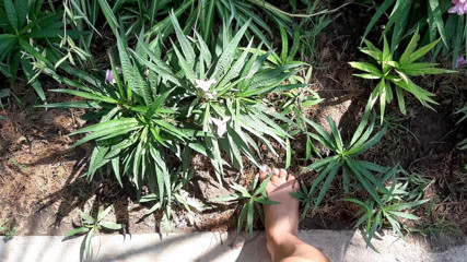 Fetish intimmedia: Milf with sexy strong feet outdoors