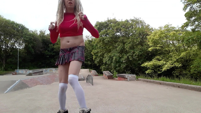 The Midnight Minx: Chica patinadora cachonda