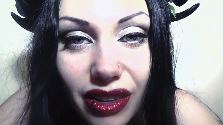 Goddess Misha Goldy: Succubus tohumunuza aç