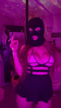 Artemisia Love sexy outfit e sessão de fumantes de Selfie para você