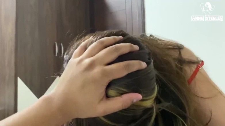 Anne Steele: Hintli evli kadın kurye tarafından sikiliyor - mauj kara di