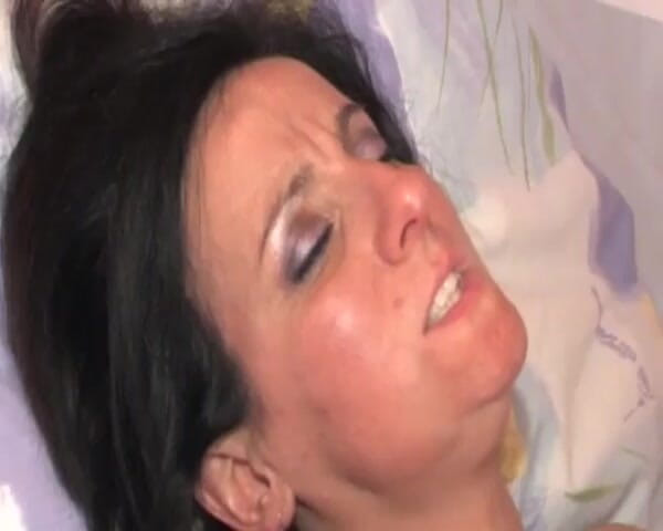 Deutsche XXX Filme: Increíble esposa alemana de pelo oscuro enculada duro