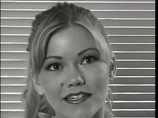 Lethal Babes: 十几岁的女大学生在床上肛交