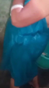 Tamil tia tomando banho vídeo pornô na vila