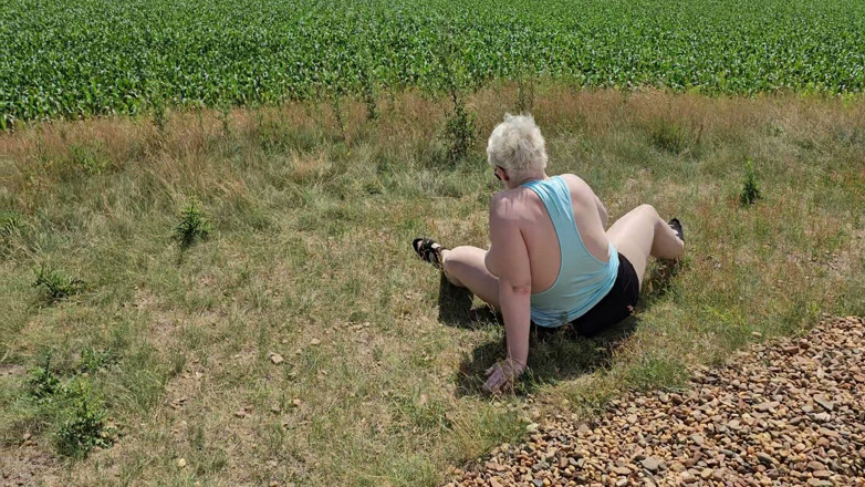 UserBitch1: Outdoor Meinen Vibrator Gefickt