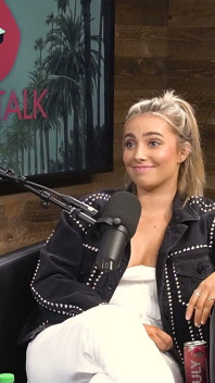 Lexi Hensler Gets S＊x Tips From P＊rnstar