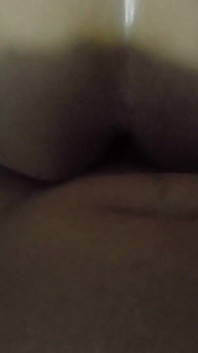 Přesvědčování dívky v kavárně, aby měla sex v koupelně