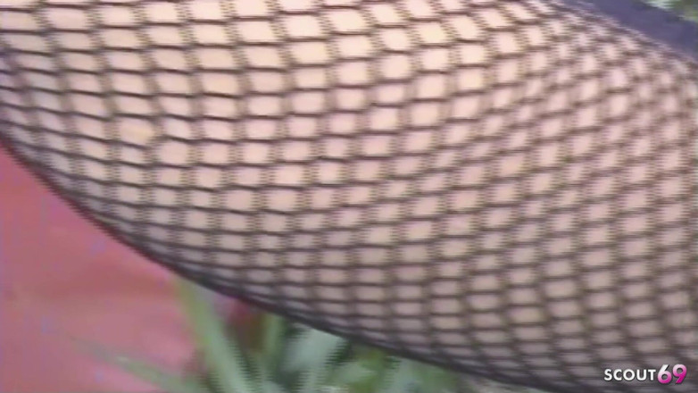 Shemale TS Collection: Latinoamerická ladyboy dostane své první anální šukání od chlapa venku