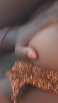 Ebenholz gibt blowjob in der Öffentlichkeit