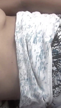 Une jeune Asiatique prend une belle grosse bite