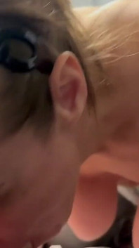 Opravdu nedbalý BJ a On Cums tolik v poslední době! Promiň, že jsem musel spolknout hned a otřít si bradu Opravdu nechci