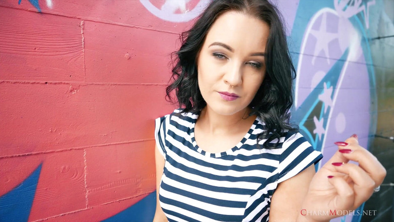 CharmModels: Lola Ash Glamour Video na graffiti zdi