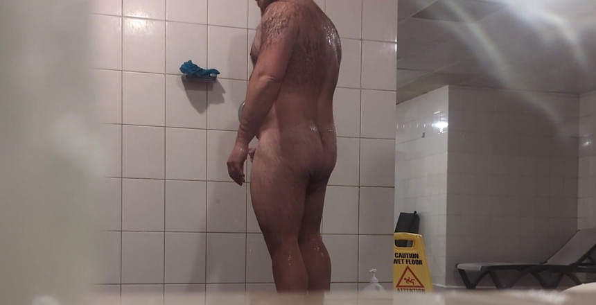 Huzzbearz: Kami suka menemukan peluang untuk menyeluruh di sana-sini.