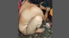 Your Megha: Indiancă Sonal Bhabhi face baie goală în adunare