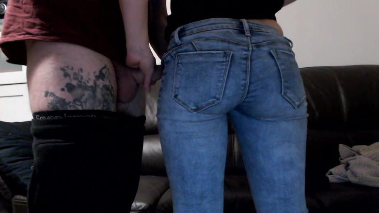 MagicStas: Подруга с круглой задницей в синих джинсах хочет трахаться