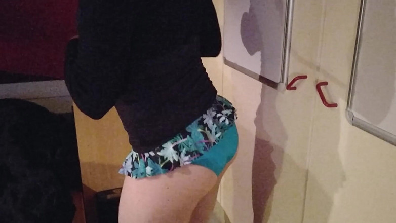 Joslin: Sissy joslin khiêu vũ trong bộ bikini dễ thương