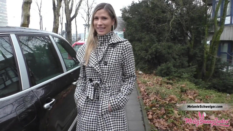Mellybunnyluder: Pompino durante il lavaggio dell'autolavaggio