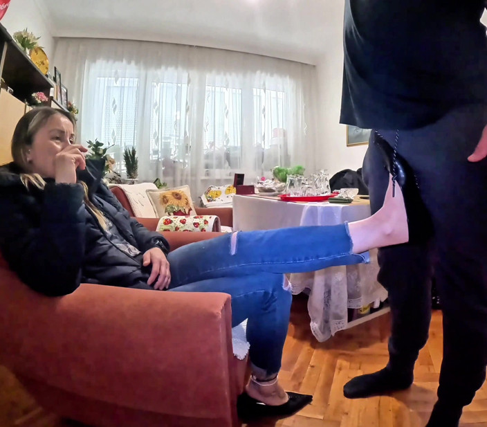 Mistressyammyboots: Zonder vragen. Schoenenaanbidding overheersing op je knieën. 