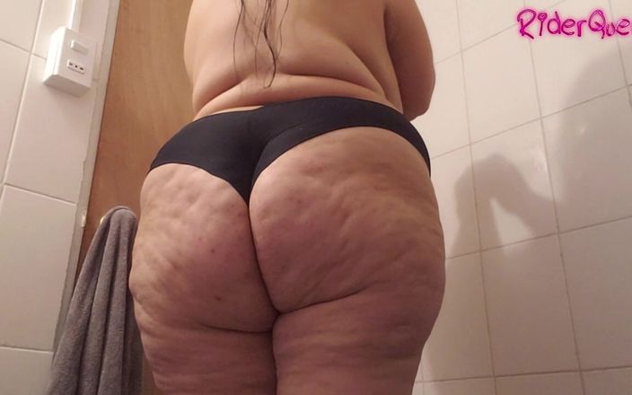 Riderqueen BBW Step Mom Latina Ebony: Ibu tiri semok latina lagi mandi sambil pakai baju