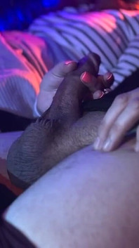 Stiefbrust bekommt schmutzigen handjob mit meinem höschen