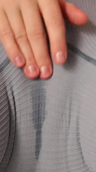 Sangat berair - seluar pendek basah dari stimulasi puting