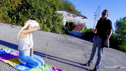 Full porn collection: Nevlastní bratr ruší nadrženou hubenou teenagerku Stacy při opalování a šuká...