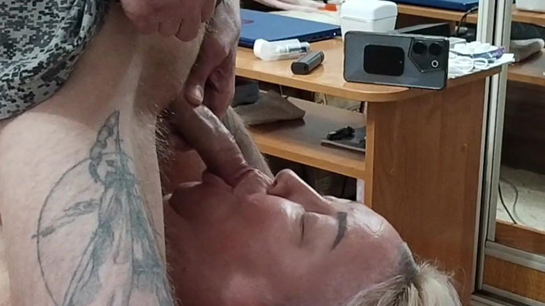 Zona901: Mi masturbo il cazzo per nutrire di sborra mia suocera