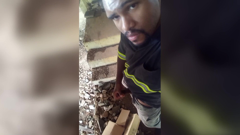 TheBlacKHunterr: На сходах будівлі стався удар об