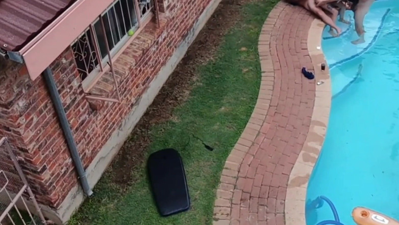 Bigjoefuckalott: Tertangkap jiran saya berkongkek semasa bermain dengan drone saya