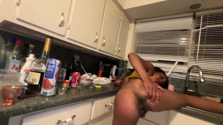 Fijii pornbox: Meu namorado se incomoda em destruir minha bunda para o...
