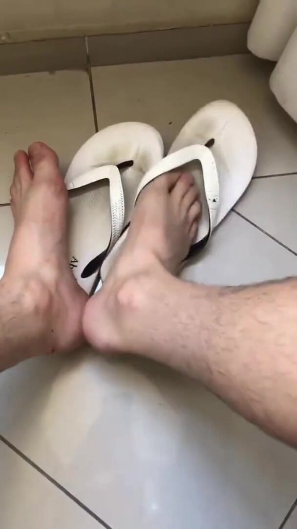 Riu Melo: Abercrombie &amp; fitch: foot worshipped