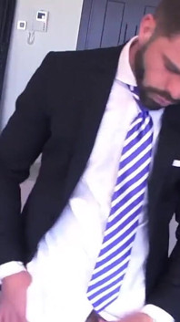 MENATPLAY - Suited bearded Hector De Silva cums on his shoes
