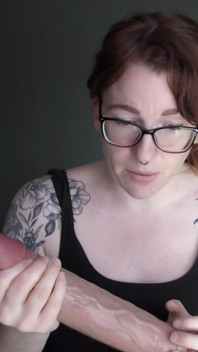 Kajian NSFW mengenai Dildo Titan Xlong