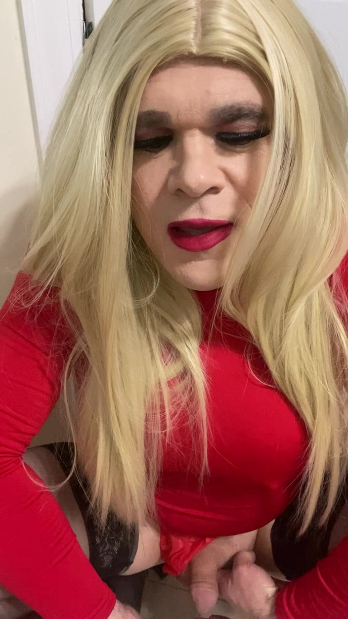 MadisonCD2025: Travestit excitat ejaculează pe un vibrator Hands Free Apoi suge...