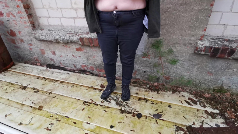 Bouncy Tits Action: Nagie na drodze