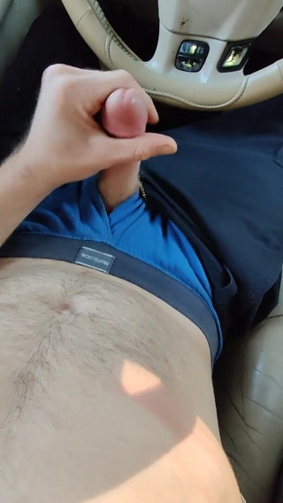 Sexyguy363: Mi accarezzo in macchina con sborrata!