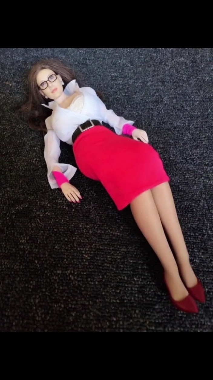 PeacefulDigit325: फर्श पर ऑड्रे