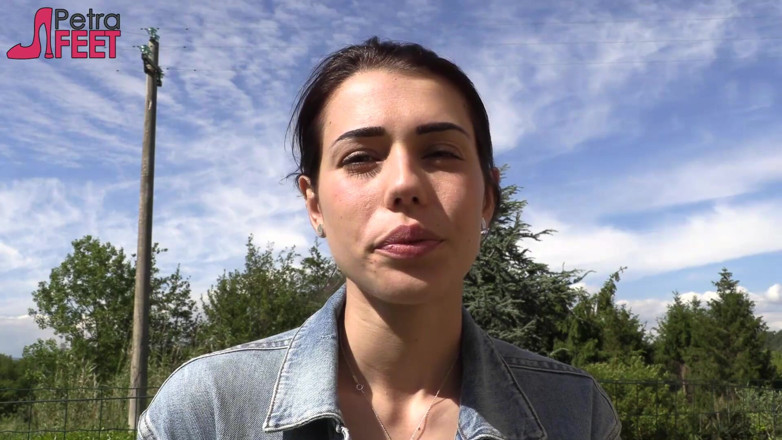 Smokin Fetish: Petra likes to smoke her ciggaretes outdoor