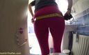 Sophia Smith UK: Sophia la salope mesure son cul avant de pisser