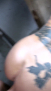Flaca milf Vicky (42) follada a pelo en un lugar perdido