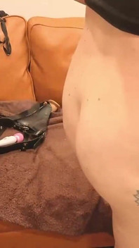 Jade Spreading Her Ass and Teasing in a Show
