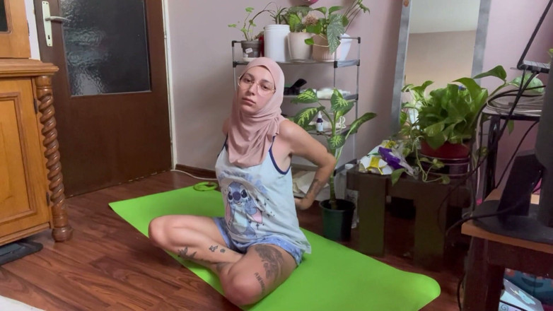 lanalovacutie: Yoga im Hijab-Tag 18