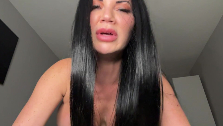 Jasmine Jae: Gavatların tatil için büyük zenci hediyesi