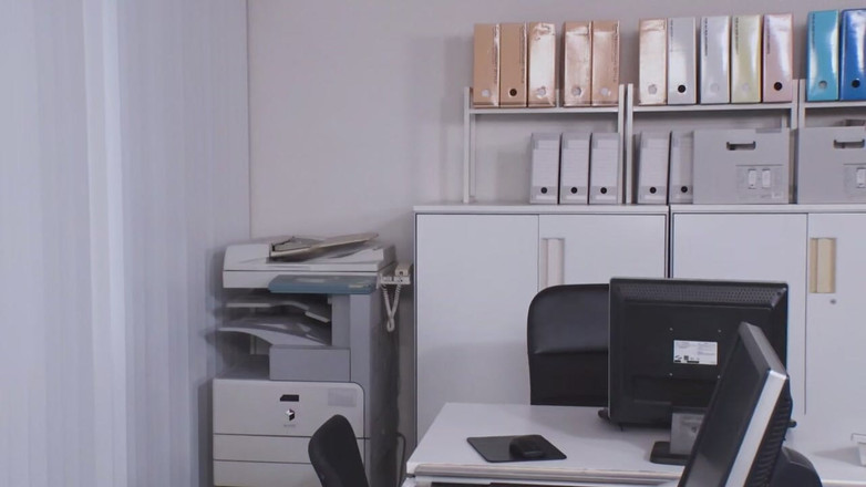 Eros721 official: Napalona sekretarka lubi ssać wielkiego kutasa i być zerżnięta przez...