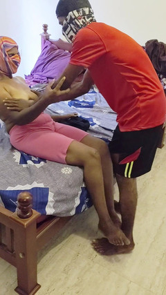 Thesana: Krejčí asistent záludně měří a šuká osamělou manželku