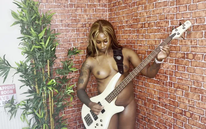 Xeinna Rose: Nude Bass Cover - Muse - Time Is Running Out