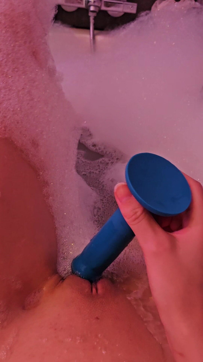petitesubkitten: Join Me for a Steamy Bath