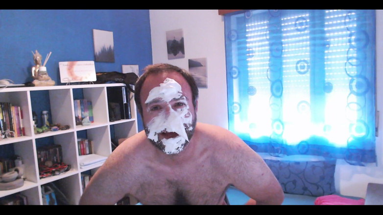 RAvingr4d4: Vidéo stupide, rasage et rasage d’une tarte à la mousse sur...