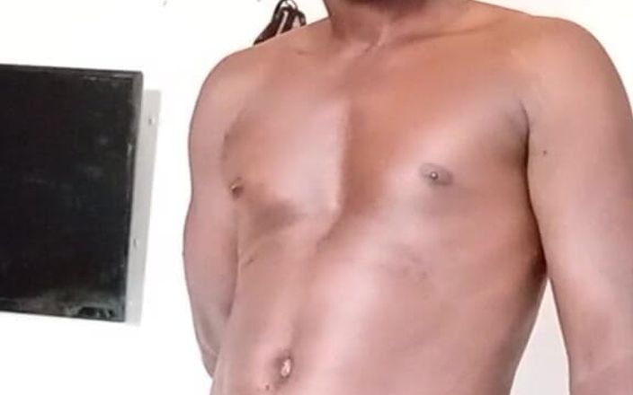 Sexydaddy: Ayah seksi dengan kontol panjangnya masturbasi